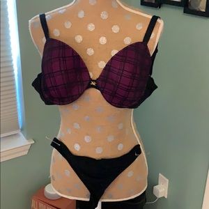 34DD Frederick’s of Hollywood bra M panties